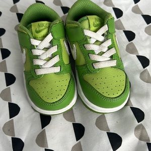 Green toddler dunks